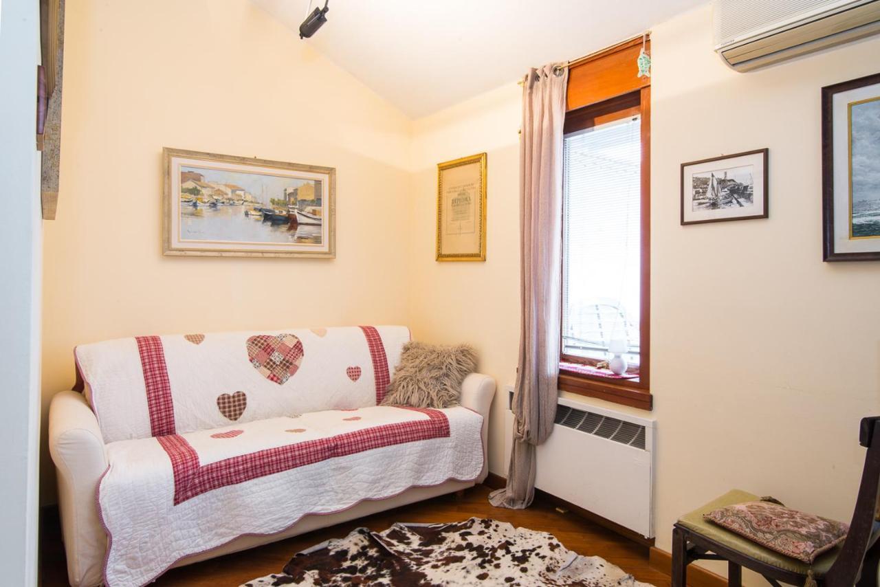 La Mansarda Delle Meraviglie B&B Superior Триест Экстерьер фото