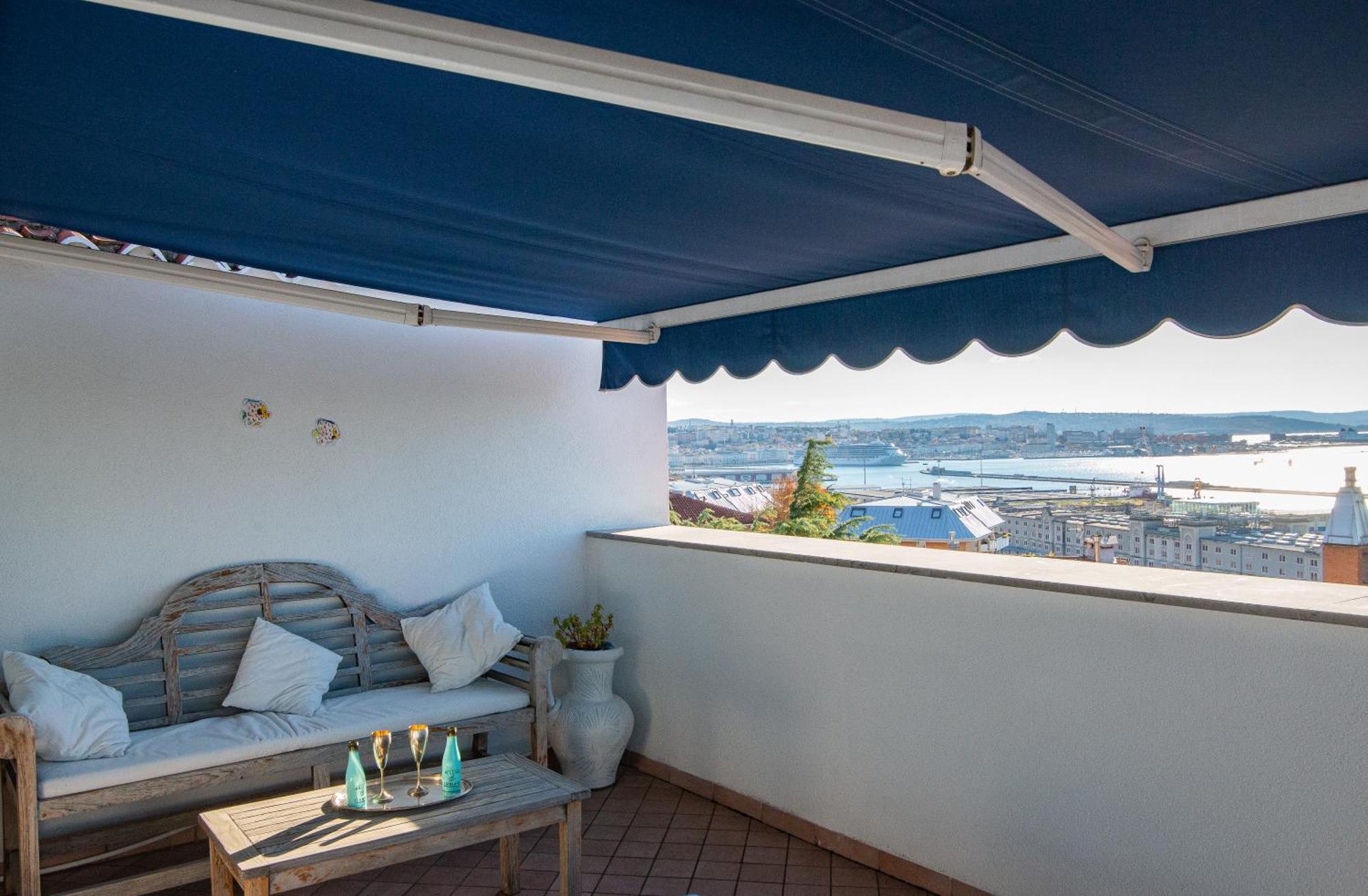 La Mansarda Delle Meraviglie B&B Superior Триест Экстерьер фото