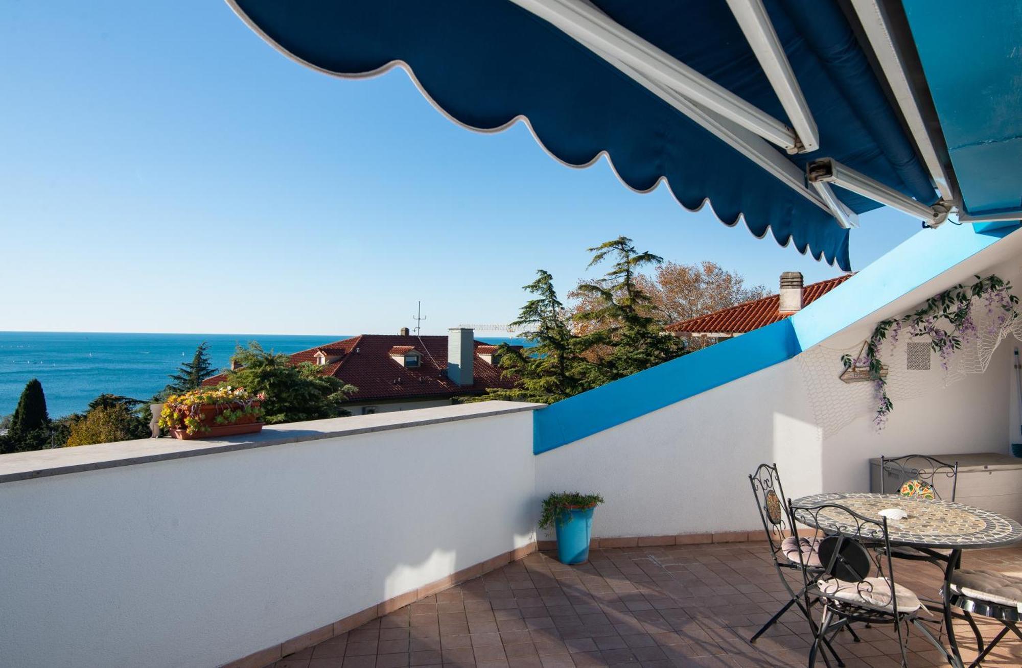 La Mansarda Delle Meraviglie B&B Superior Триест Экстерьер фото